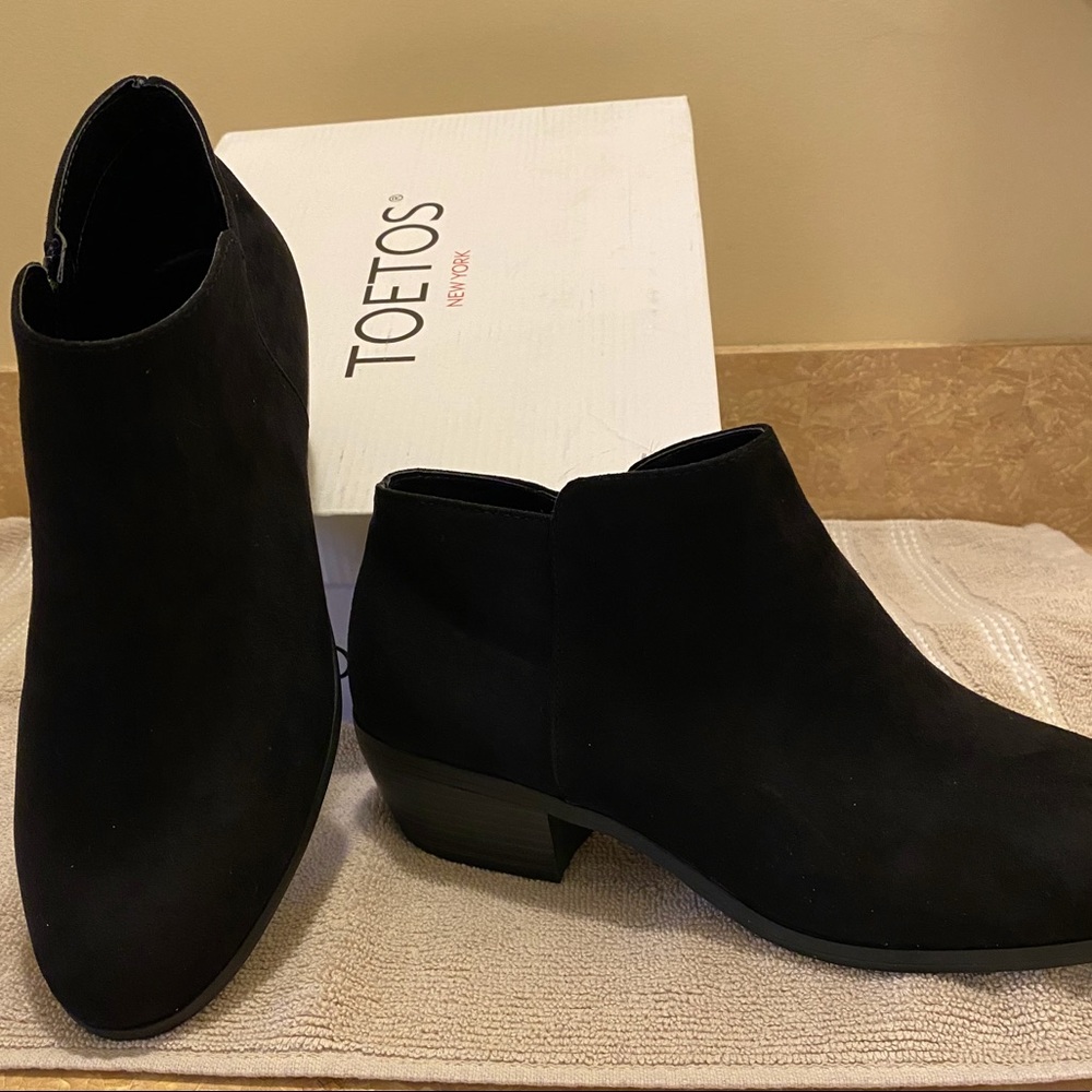 NWT Toetos Brand New Black Suede Booties - Picture 2 of 8